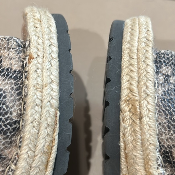 Tom’s wedge. Snakeskin. Super comfy. Size 10. Worn once - Picture 6 of 8